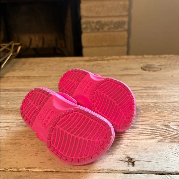 Crocs Toddler Hot Pink Clog - Picture 4 of 4